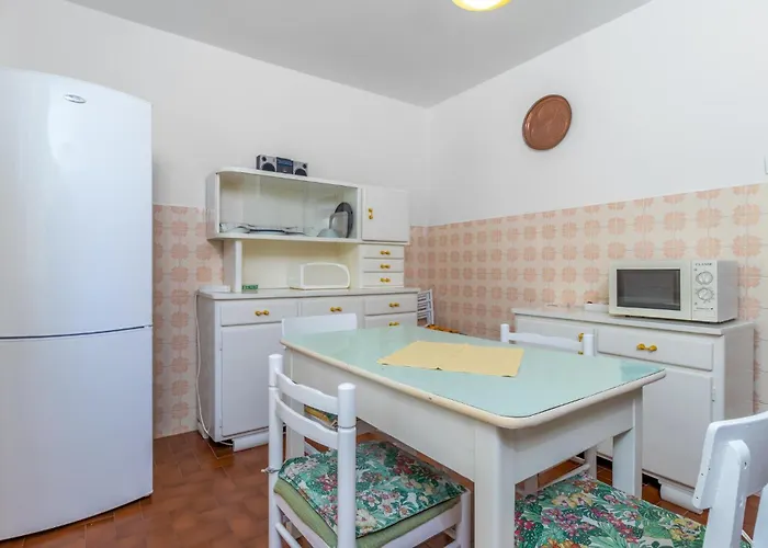 アパート 3 Bedroom In クレノヴィツァ